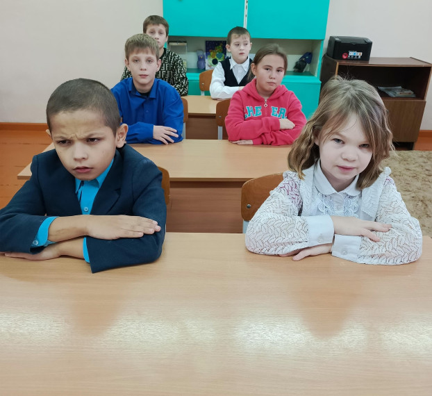 Обучающиеся из движения "Орлята России" выразили благодарность за труд.